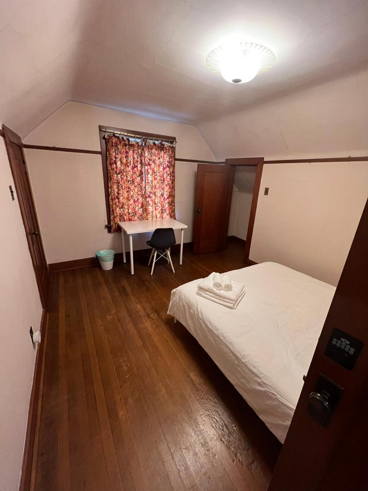 Vintage And Secluded Room In Vancouver West Zewnętrze zdjęcie