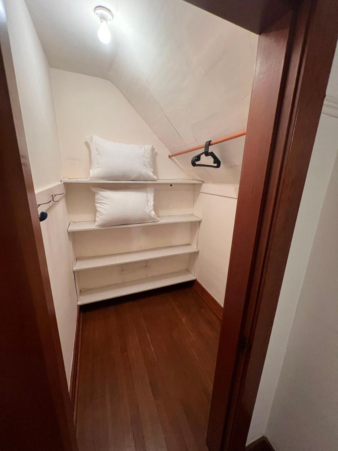 Vintage And Secluded Room In Vancouver West Zewnętrze zdjęcie