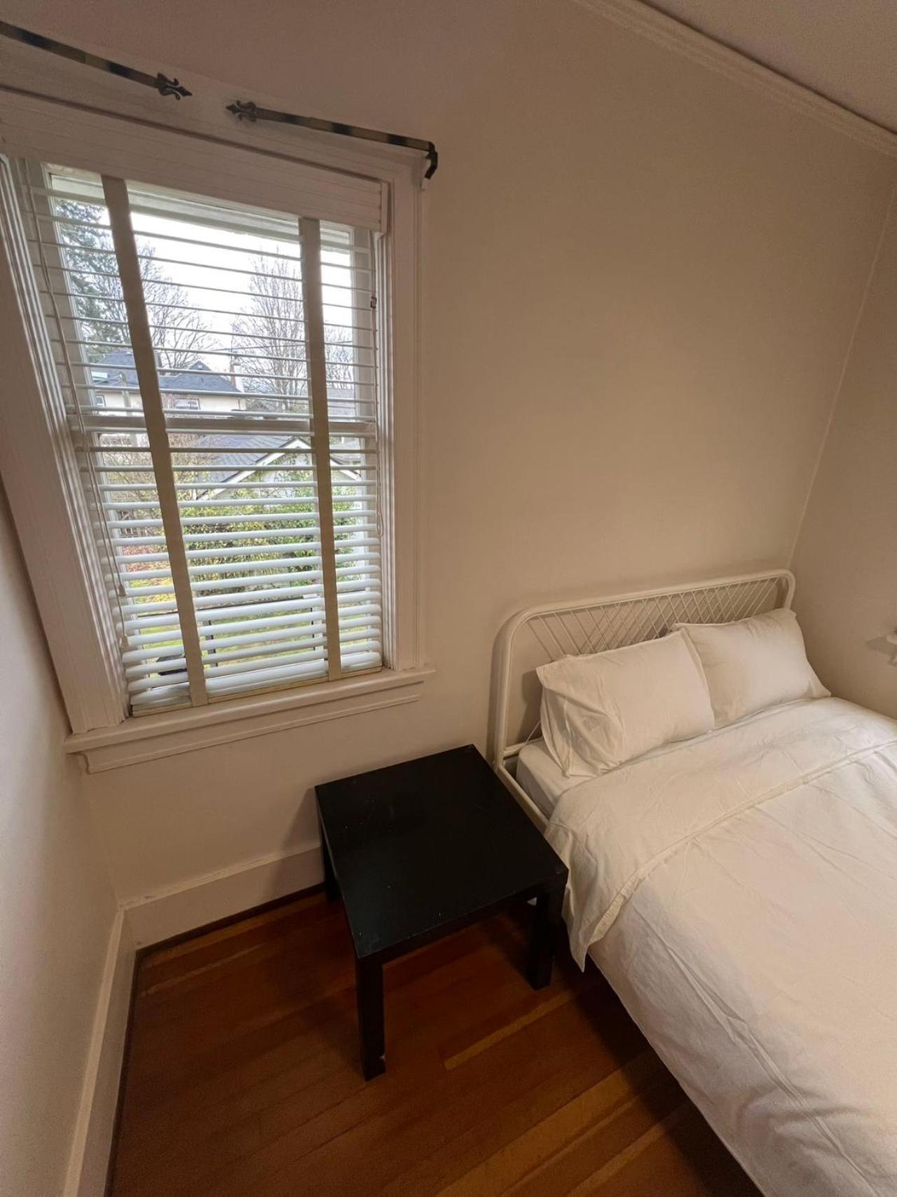 Vintage And Secluded Room In Vancouver West Zewnętrze zdjęcie
